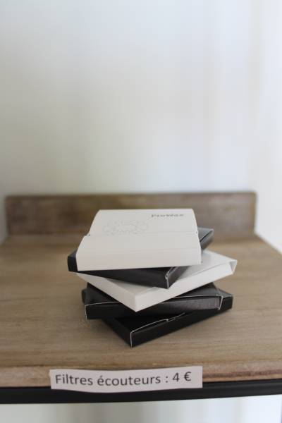 Filtres qui se changent pour protéger l'écouteur des aides auditives