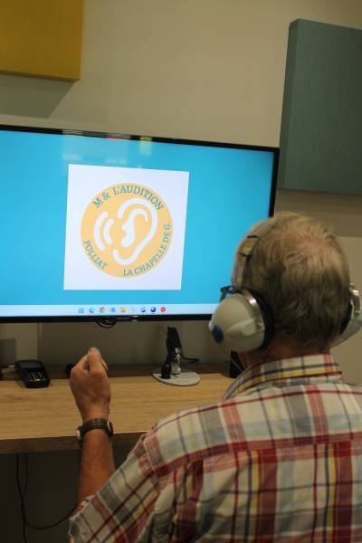 Dépistage auditif au centre de M & l'audition