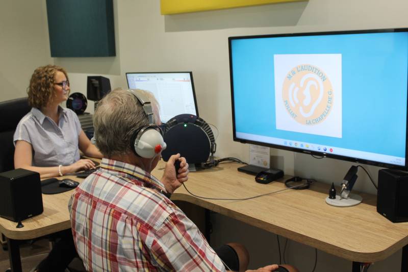 Test auditif gratuit chez M & l'audition avec un audioprothésiste