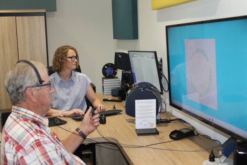 Test auditif à conduction osseuse chez M & l'audition